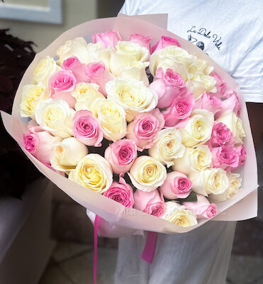 Premium Pink and Pink/White Long Stem Roses 60cm