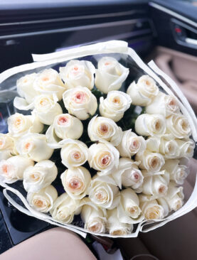 Premium White Long Stem Roses 60cm